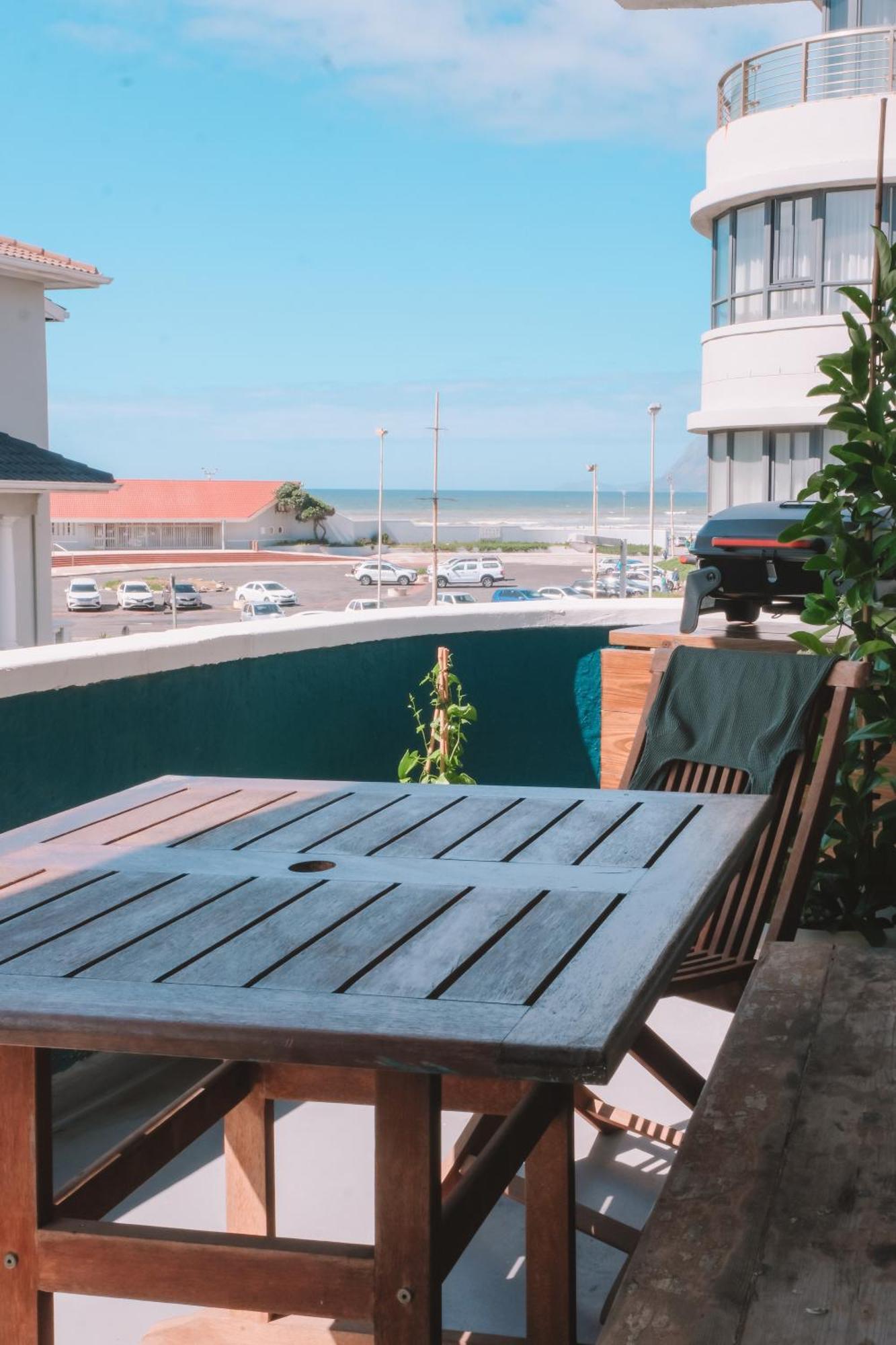 Apartment Sonder Surf - Modern With Ocean View Cape Town